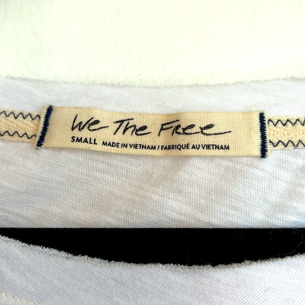 WE THE FREE | top - Picture 3 of 4